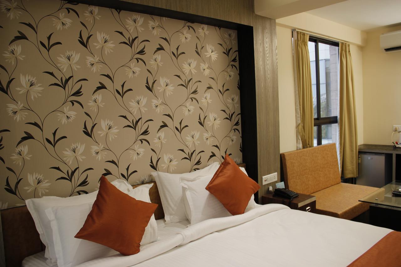 Regenta Inn Larica Kolkata Exterior photo